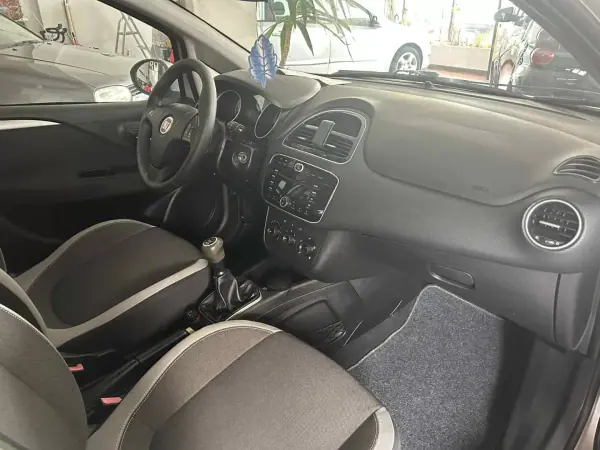 Fiat Punto 2012 - 7990 EUR, 201200 km - AUTO.MOTO.pt - 201200km - foto 8 de 12