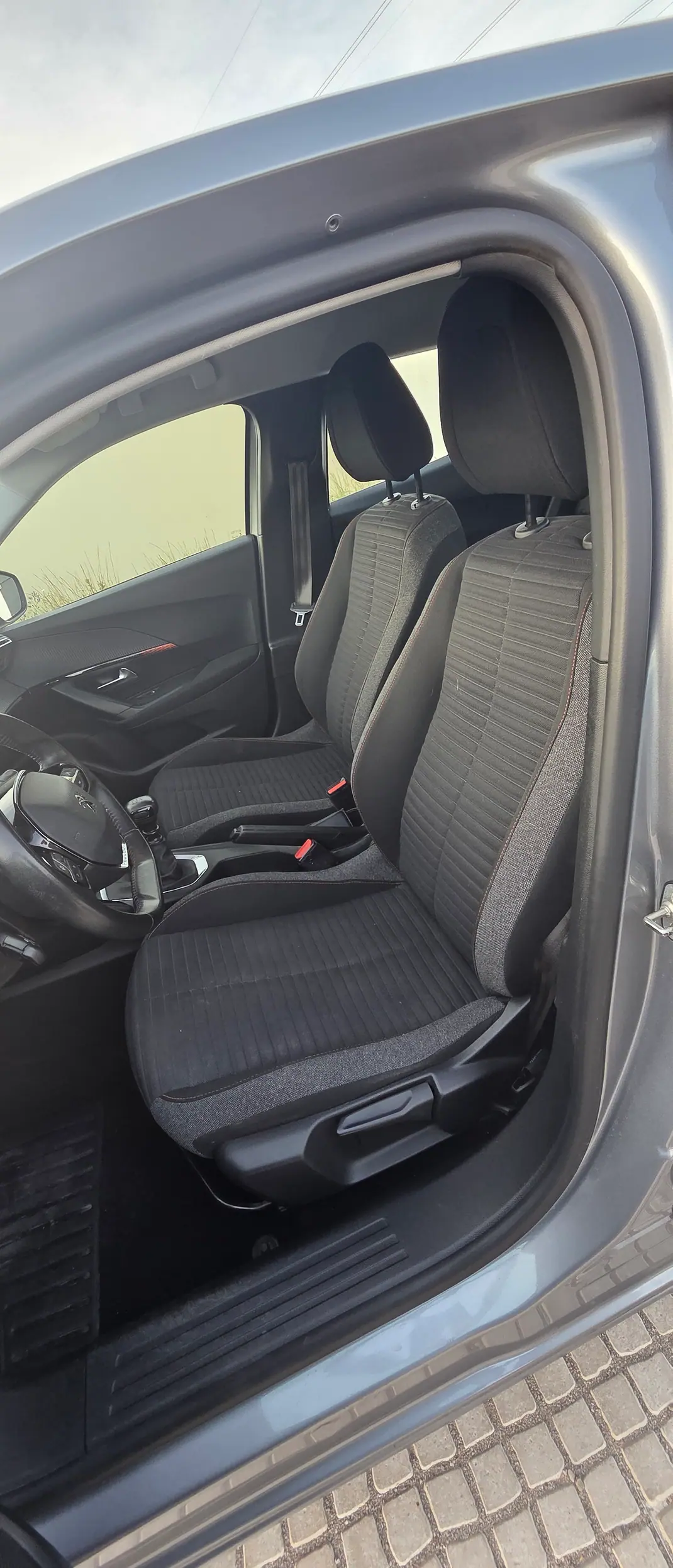 Peugeot 2008 2022 - 16900 EUR, 113000 km - AUTO.MOTO.pt - 113000km - foto 6 de 11