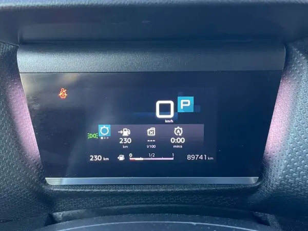 Citroën C4 2022 - 15900 EUR, 89000 km - AUTO.MOTO.pt - 89000km - foto 31 de 32