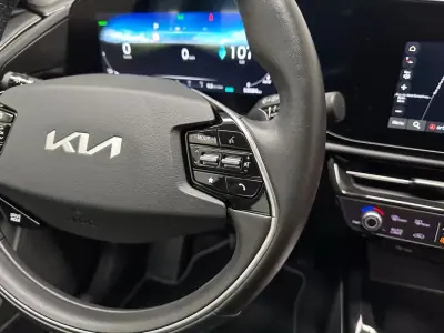 Kia e-Niro 2023 - 27950 EUR, 27488 km - AUTO.MOTO.pt - 27488km - foto 47 de 53