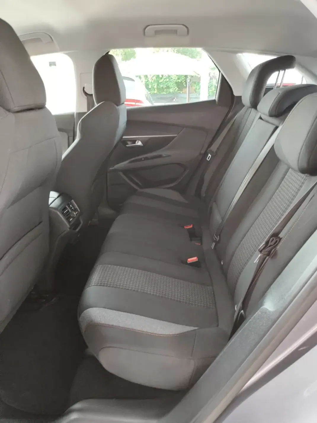 Peugeot 3008 2018 - 13950 EUR, 189000 km - 189000km - foto 14 de 36