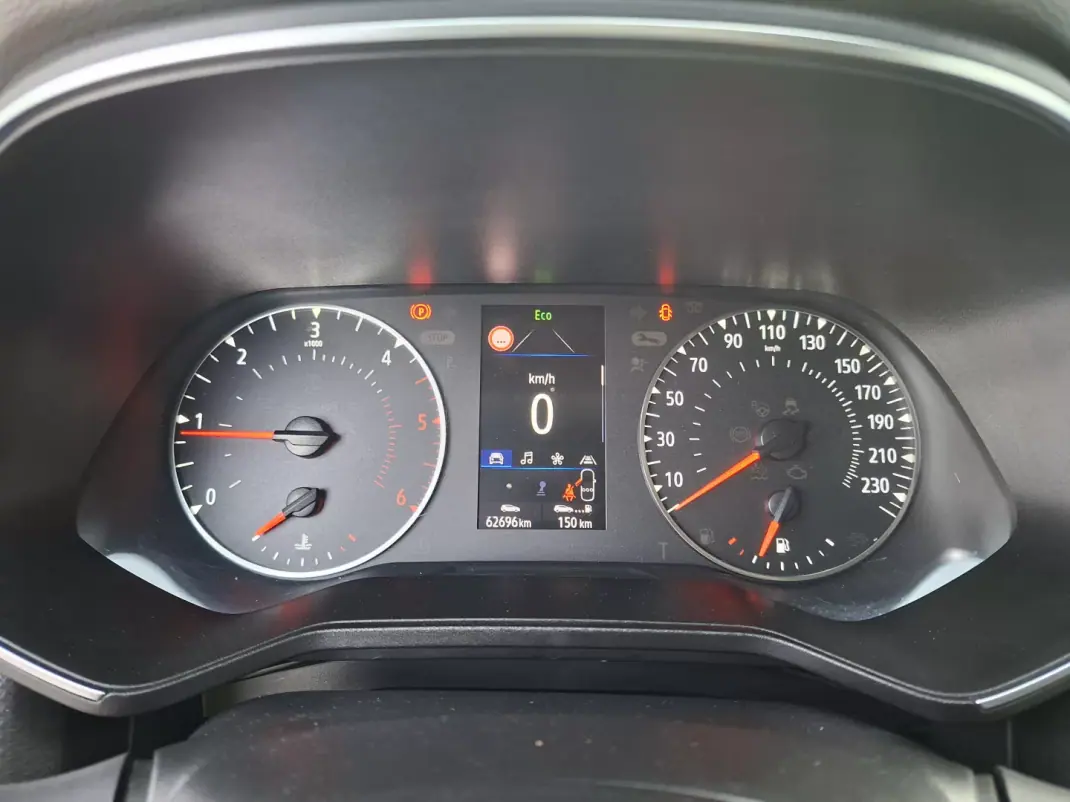 Renault Clio 2019 - 15000 EUR, 62800 km - AUTO.MOTO.pt - 62800km - foto 19 de 32
