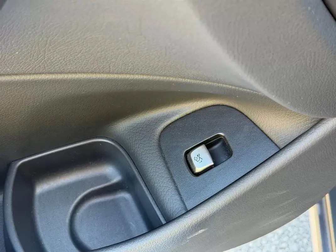 Mercedes-Benz E 300 2019 - 25900 EUR, 138000 km - 138000km - foto 22 de 33