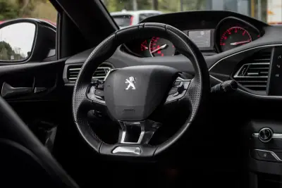 Peugeot 308 2020 - 17990 EUR, 142466 km - AUTO.MOTO.pt - 142466km - foto 35 de 45