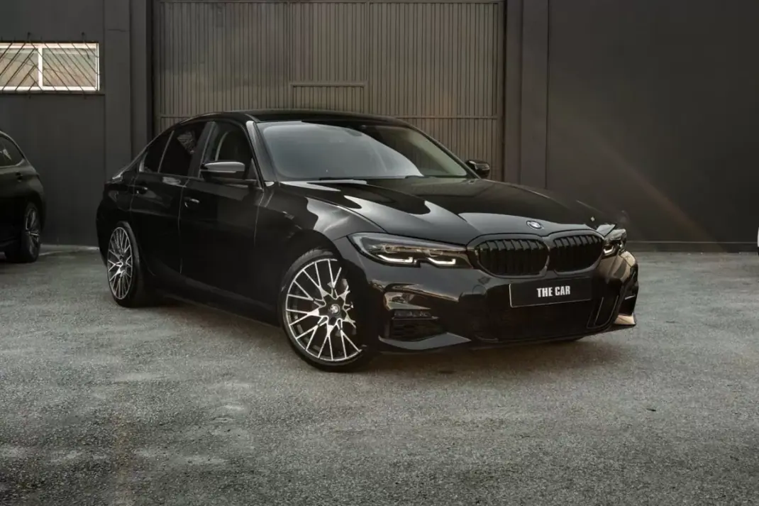 BMW 320 2019 - 27900 EUR, 112209 km - AUTO.MOTO.pt - 112209km - foto 2 de 26