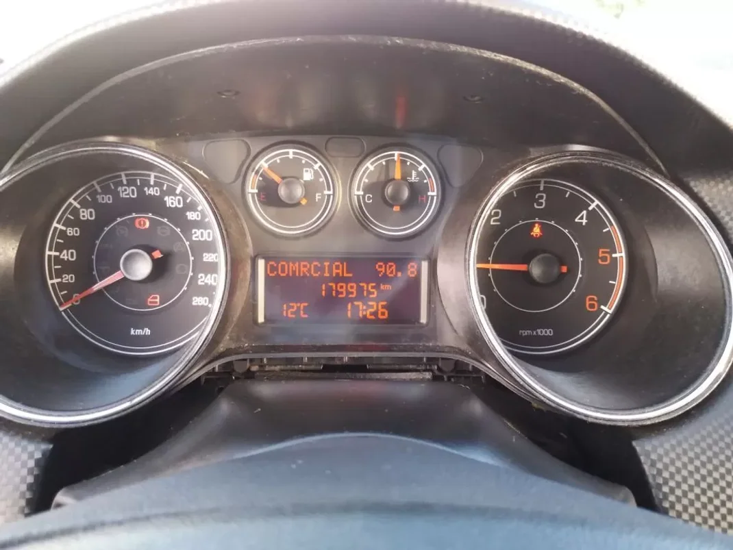 Fiat Bravo 2010 - 7450 EUR, 179975 km - AUTO.MOTO.pt - 179975km - foto 13 de 18
