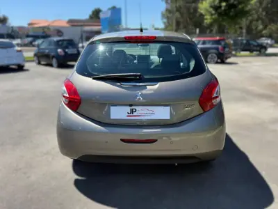 Peugeot 208 2012 - 8250 EUR, 221000 km - AUTO.MOTO.pt - 221000km - foto 7 de 21