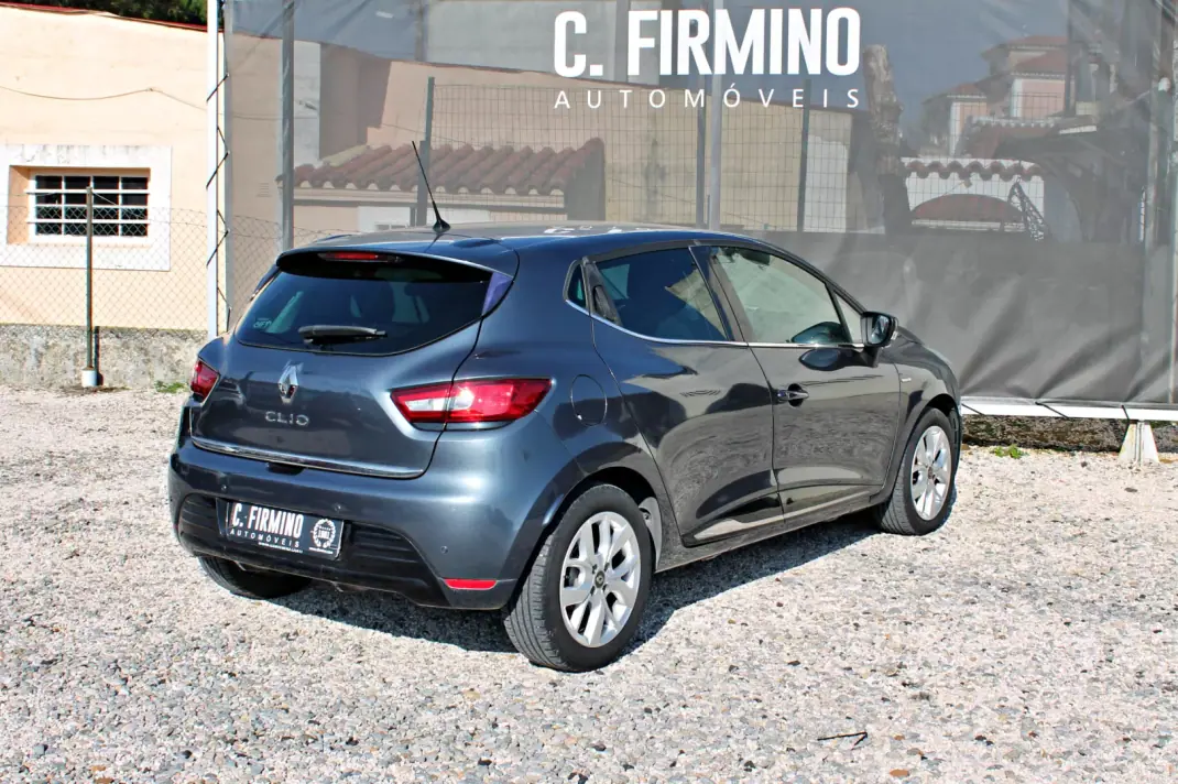 Renault Clio 2018 - 12250 EUR, 45634 km - AUTO.MOTO.pt - 45634km - foto 5 de 24