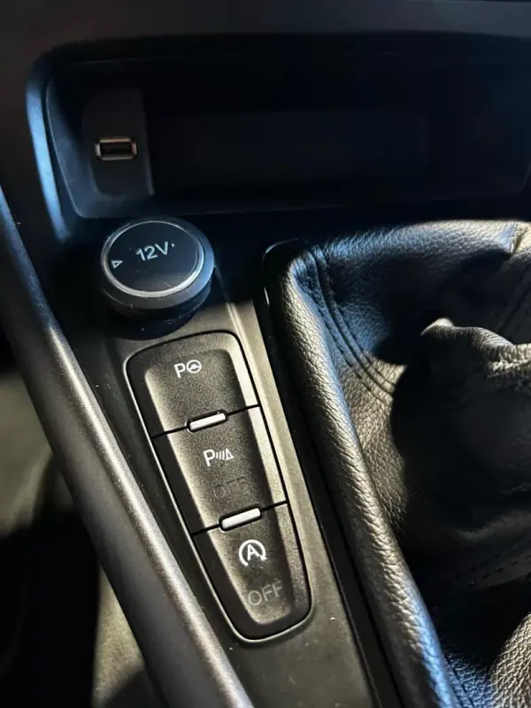 Ford Focus 2018 - 9900 EUR, 71250 km - AUTO.MOTO.pt - 71250km - foto 20 de 27