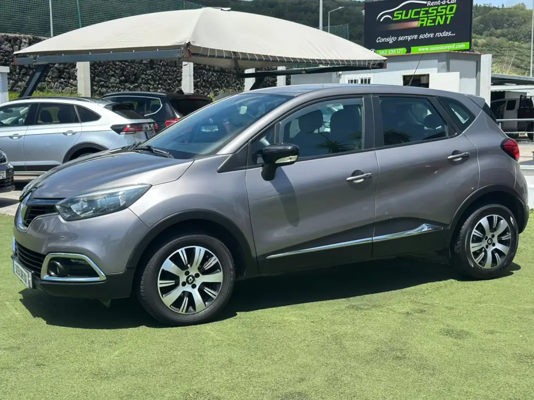 Renault Captur 2015 - 13990 EUR, 56433 km - AUTO.MOTO.pt - 56433km - foto 6 de 17