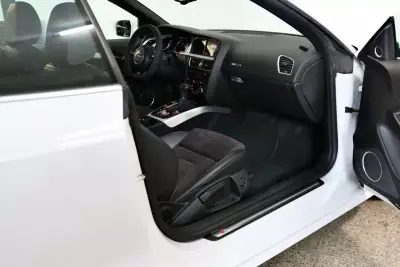 Audi A5 Cabrio 2016 - 25900 EUR, 110000 km - AUTO.MOTO.pt - 110000km - foto 31 de 34