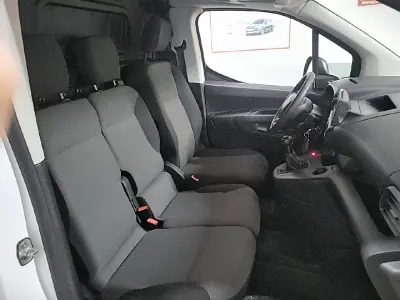 Citroën Berlingo 1.6 HDI Control 2019 - 11400 EUR, 82669 km - AUTO.MOTO.pt - 82669km - foto 20 de 21