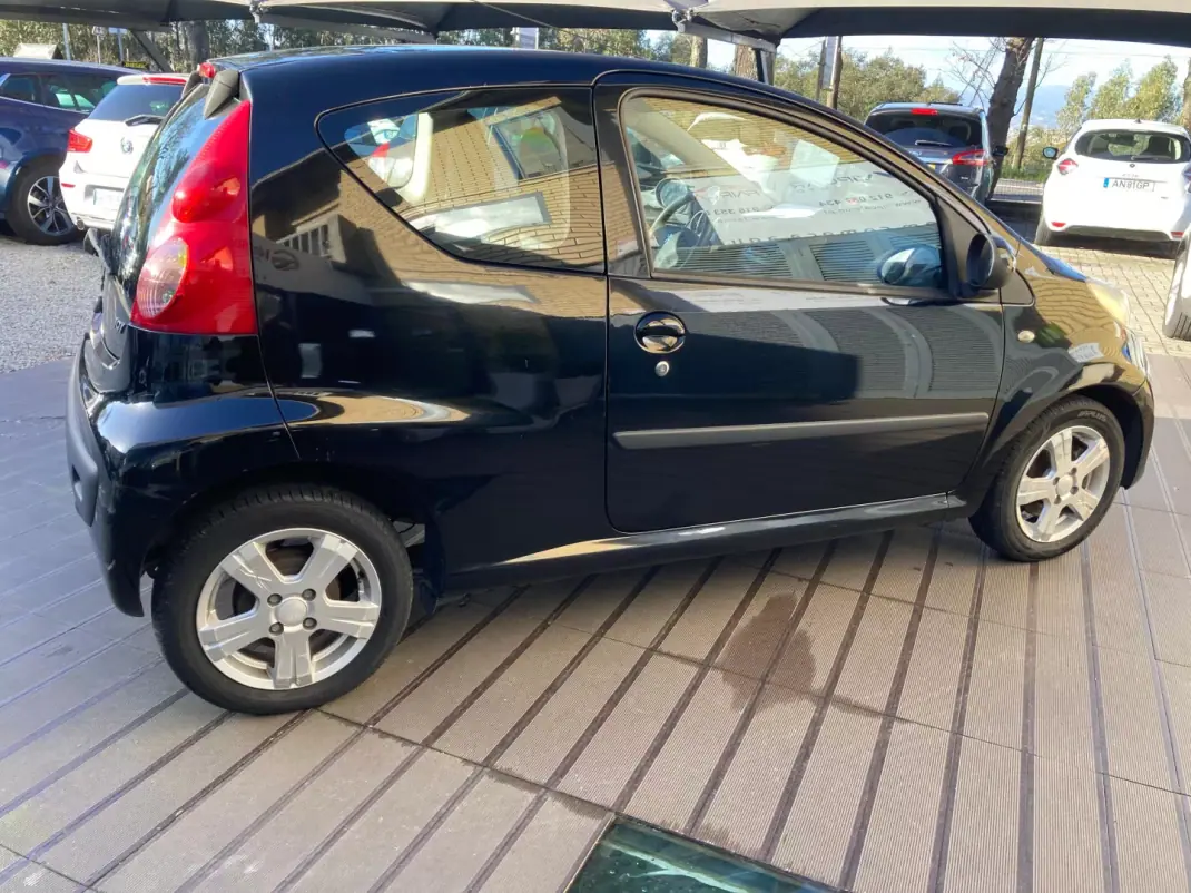 Peugeot 107 2008 - 4500 EUR, 171000 km - AUTO.MOTO.pt - 171000km - foto 4 de 17
