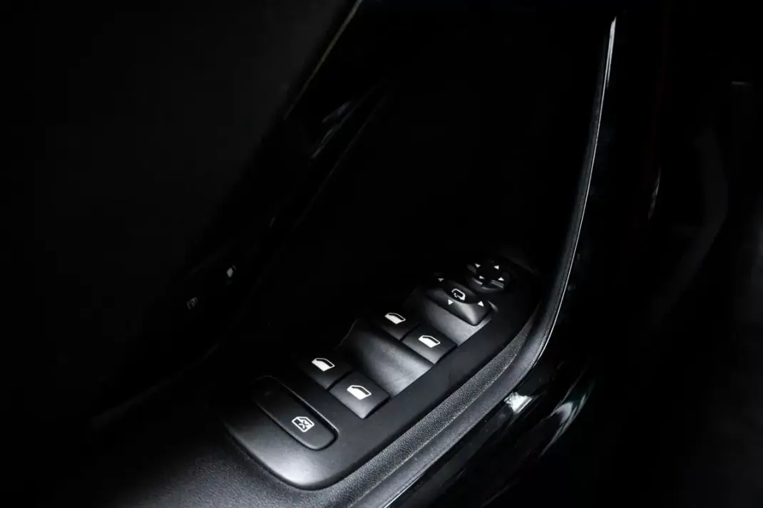 Peugeot 2008 2018 - 11890 EUR, 60033 km - AUTO.MOTO.pt - 60033km - foto 19 de 41