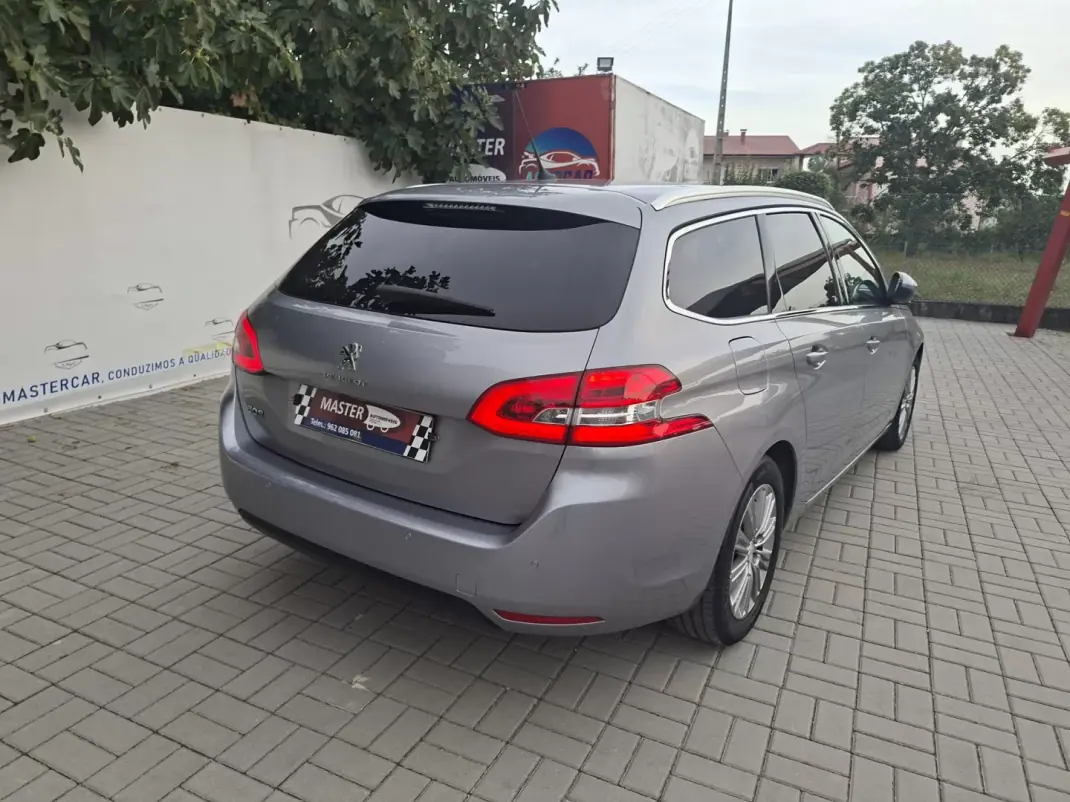 Peugeot 308 SW 2021 - 13490 EUR, 46850 km - 46850km - foto 12 de 28