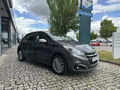Peugeot 208 2019 - 12450 EUR, 54869 km - AUTO.MOTO.pt - 54869km - foto 5 de 12