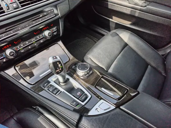 BMW 518 2013 - 16500 EUR, 200660 km - AUTO.MOTO.pt - 200660km - foto 14 de 17