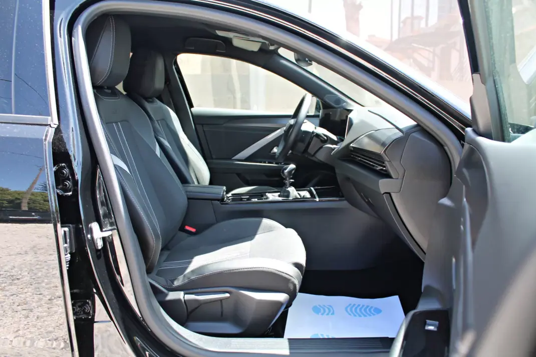 Opel Astra Sports Tourer 2025 - 22330 EUR, 33984 km - 33984km - foto 13 de 19