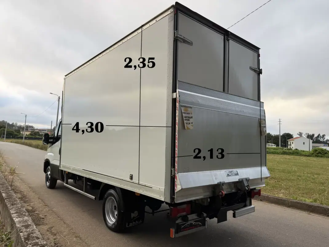 Iveco DAILY 35-140 CONTENTOR E PLATAFORMA 2018 - 29990 EUR, 81000 km - AUTO.MOTO.pt - 81000km - foto 2 de 28
