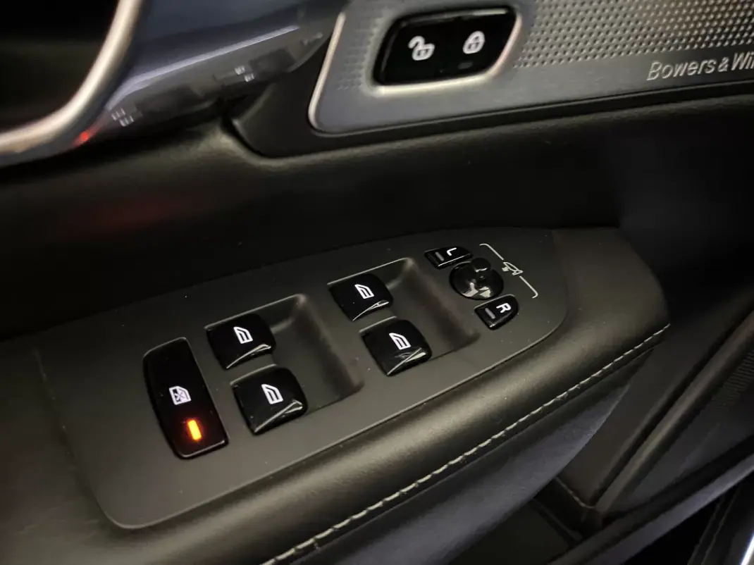Volvo V90 Cross Country 2017 - 23500 EUR, 213000 km - AUTO.MOTO.pt - 213000km - foto 40 de 44