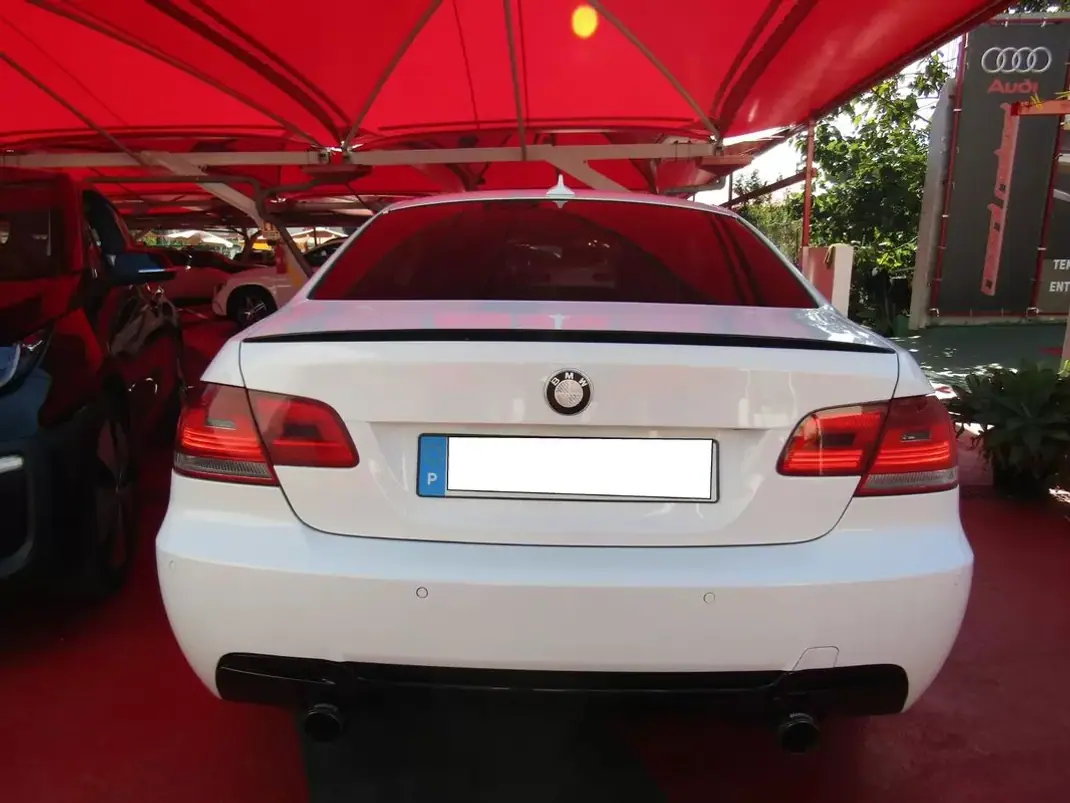 BMW 320 2008 - 15950 EUR, 272190 km - 272190km - foto 18 de 22