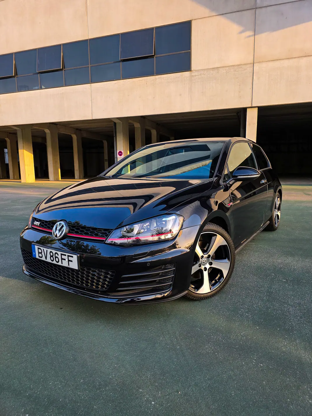 Volkswagen Golf 2013 - 16390 EUR, 196000 km - AUTO.MOTO.pt - 196000km - foto 1 de 12