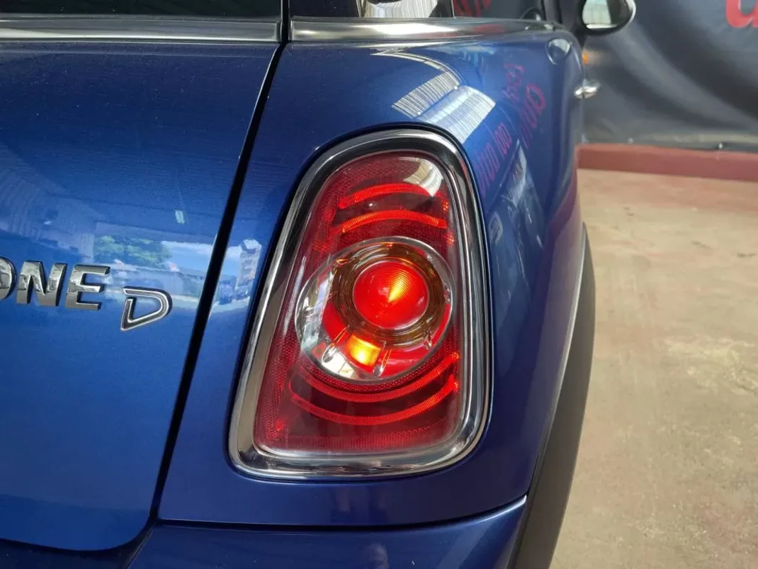 MINI One 2011 - 8500 EUR, 230000 km - AUTO.MOTO.pt - 230000km - foto 18 de 35