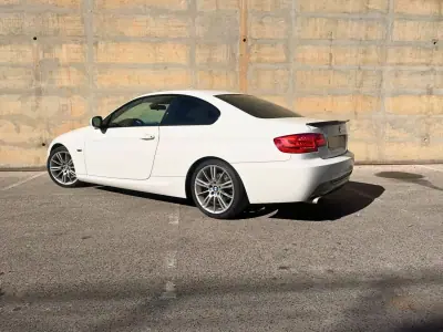 BMW 320 2010 — foto 5 de 16