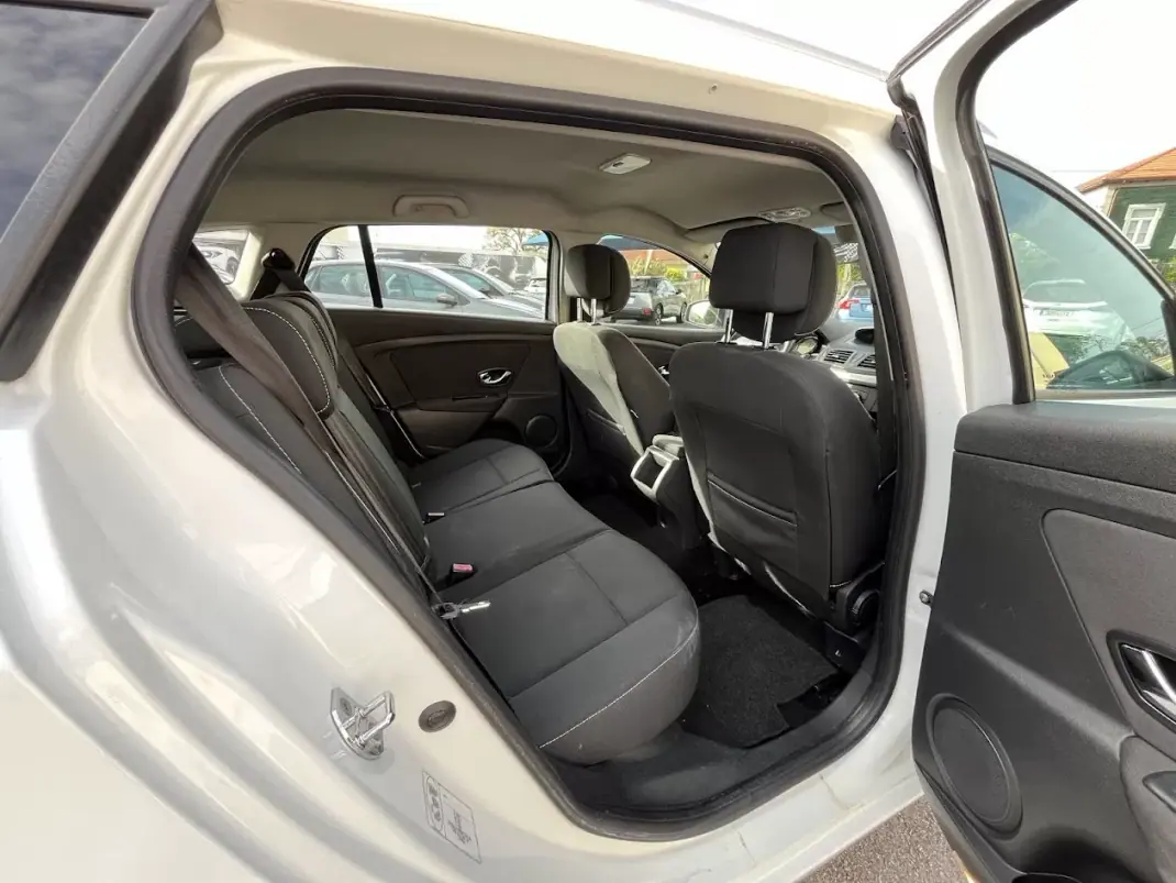 Renault Mégane Sport Tourer 2012 - 6950 EUR, 227000 km - AUTO.MOTO.pt - 227000km - foto 20 de 36