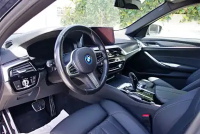 BMW 530e 2022 - 44900 EUR, 52332 km - AUTO.MOTO.pt - 52332km - foto 20 de 46