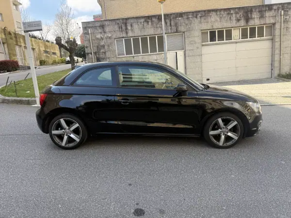 Audi A1 2011 - 8450 EUR, 203000 km - AUTO.MOTO.pt - 203000km - foto 7 de 14