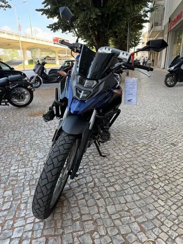 SYM ADX 2022 - 1950 EUR, 10350 km - AUTO.MOTO.pt - 10350km - foto 6 de 7
