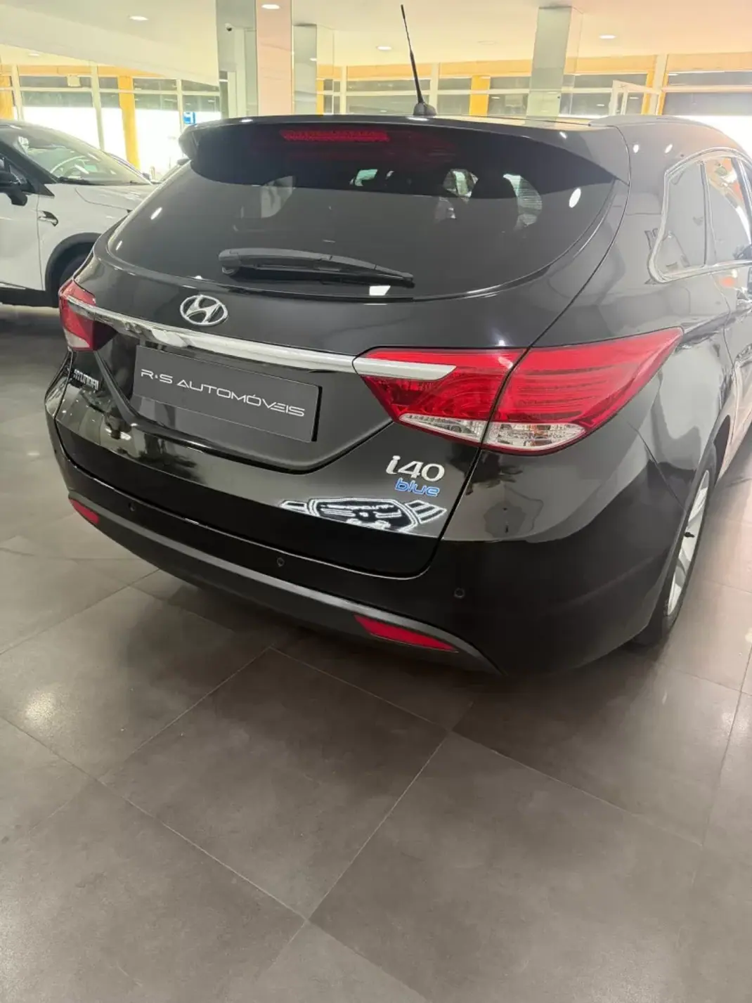 Hyundai i40 SW 2012 - 11000 EUR, 230000 km - AUTO.MOTO.pt - 230000km - foto 6 de 15