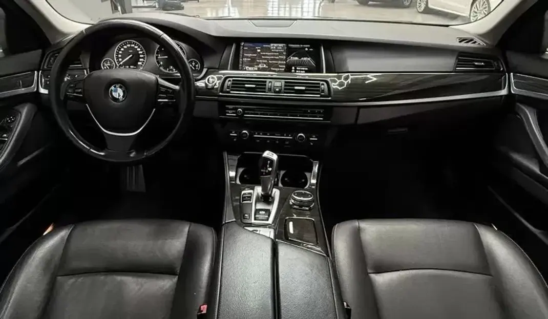 BMW 520 2015 - 18900 EUR, 202000 km - AUTO.MOTO.pt - 202000km - foto 17 de 21