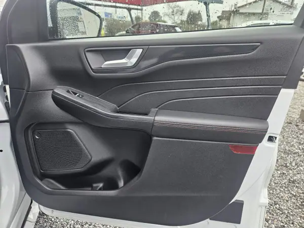 Ford Kuga 2022 - 17800 EUR, 129800 km - AUTO.MOTO.pt - 129800km - foto 25 de 49