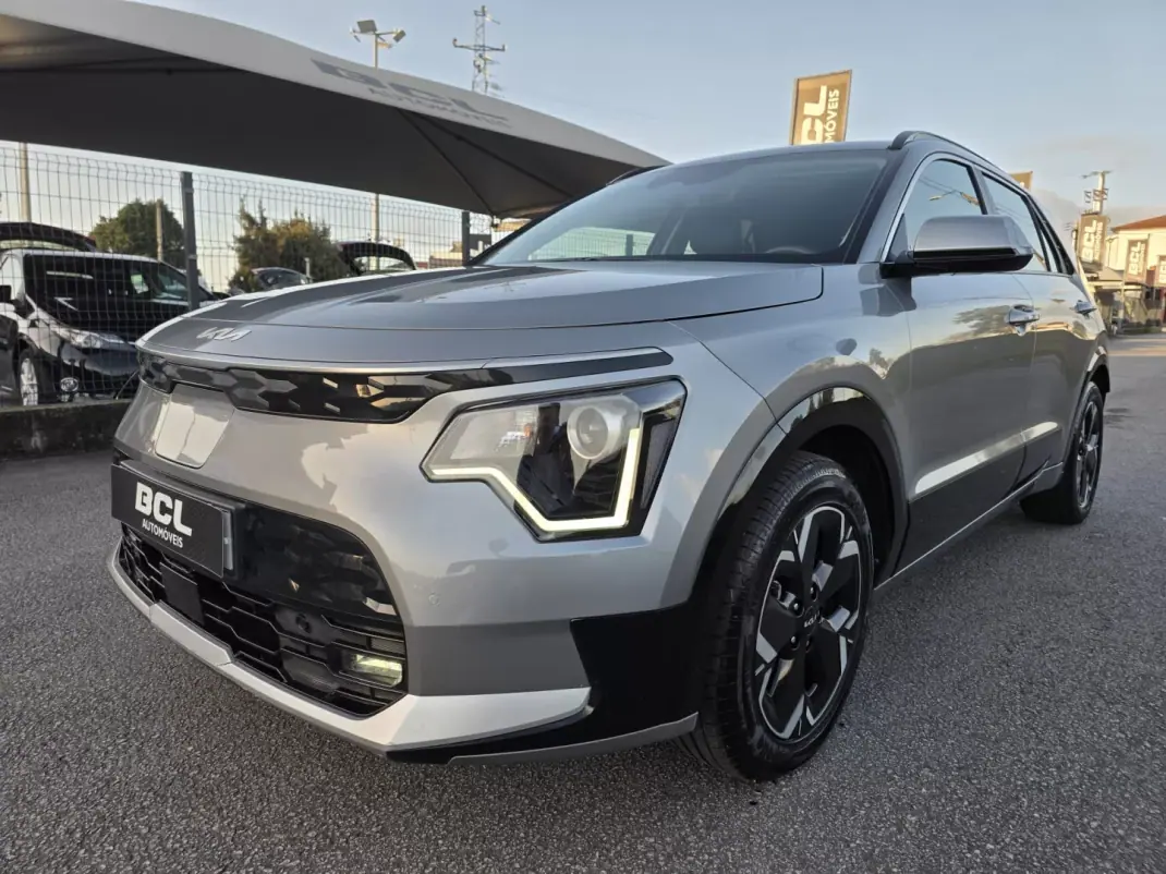 Kia Niro EV 2022 - 23990 EUR, 89000 km - AUTO.MOTO.pt - 89000km - foto 4 de 46