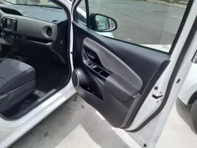 Toyota Yaris 2016 - 17900 EUR, 121948 km - AUTO.MOTO.pt - 121948km - foto 9 de 12