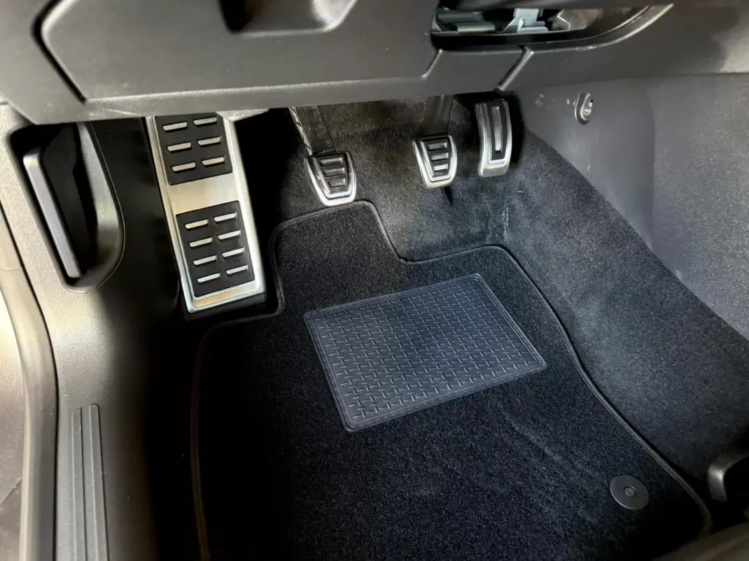 SEAT Leon 2015 - 14000 EUR, 181000 km - AUTO.MOTO.pt - 181000km - foto 86 de 92