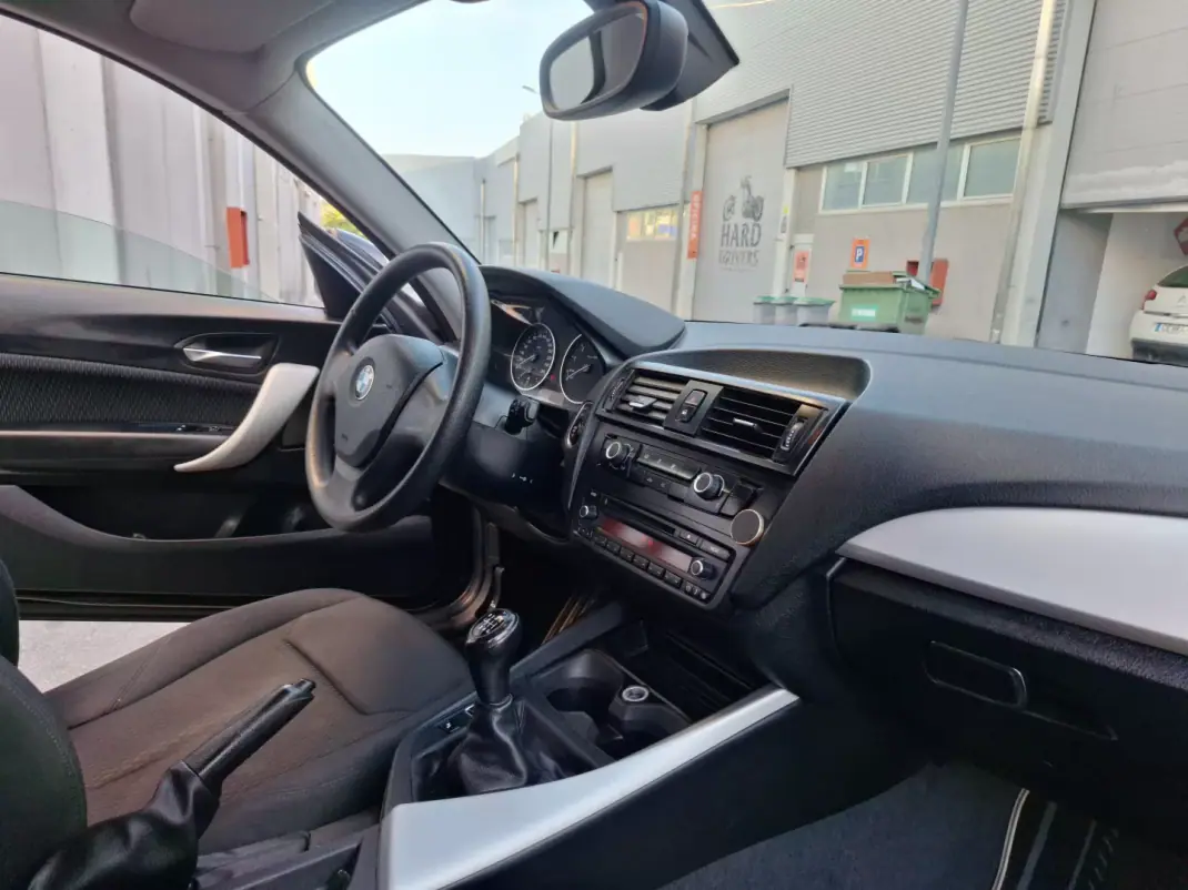 BMW 114 2013 - 9740 EUR, 179640 km - AUTO.MOTO.pt - 179640km - foto 2 de 15