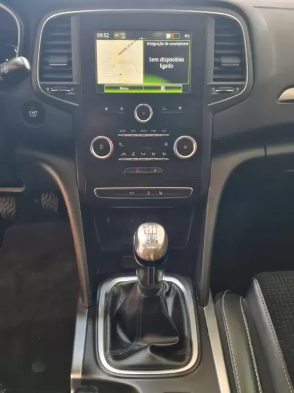 Renault Mégane 2016 - 13600 EUR, 152000 km - AUTO.MOTO.pt - 152000km - foto 13 de 21