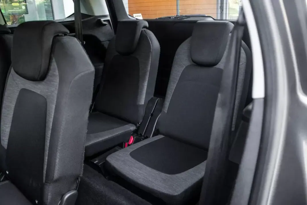 Citroën C4 Picasso 2018 - 9900 EUR, 296322 km - AUTO.MOTO.pt - 296322km - foto 25 de 30