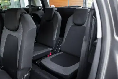 Citroën C4 Picasso 2018 - 9900 EUR, 296322 km - AUTO.MOTO.pt - 296322km - foto 25 de 30