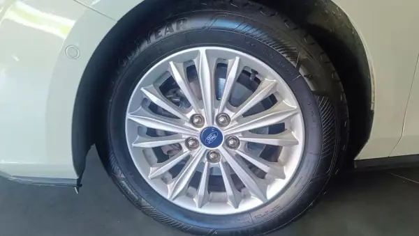 Ford Focus 2020 - 16990 EUR, 121900 km - AUTO.MOTO.pt - 121900km - foto 15 de 16