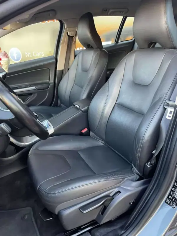Volvo V60 2015 - 7900 EUR, 318884 km - AUTO.MOTO.pt - 318884km - foto 8 de 16