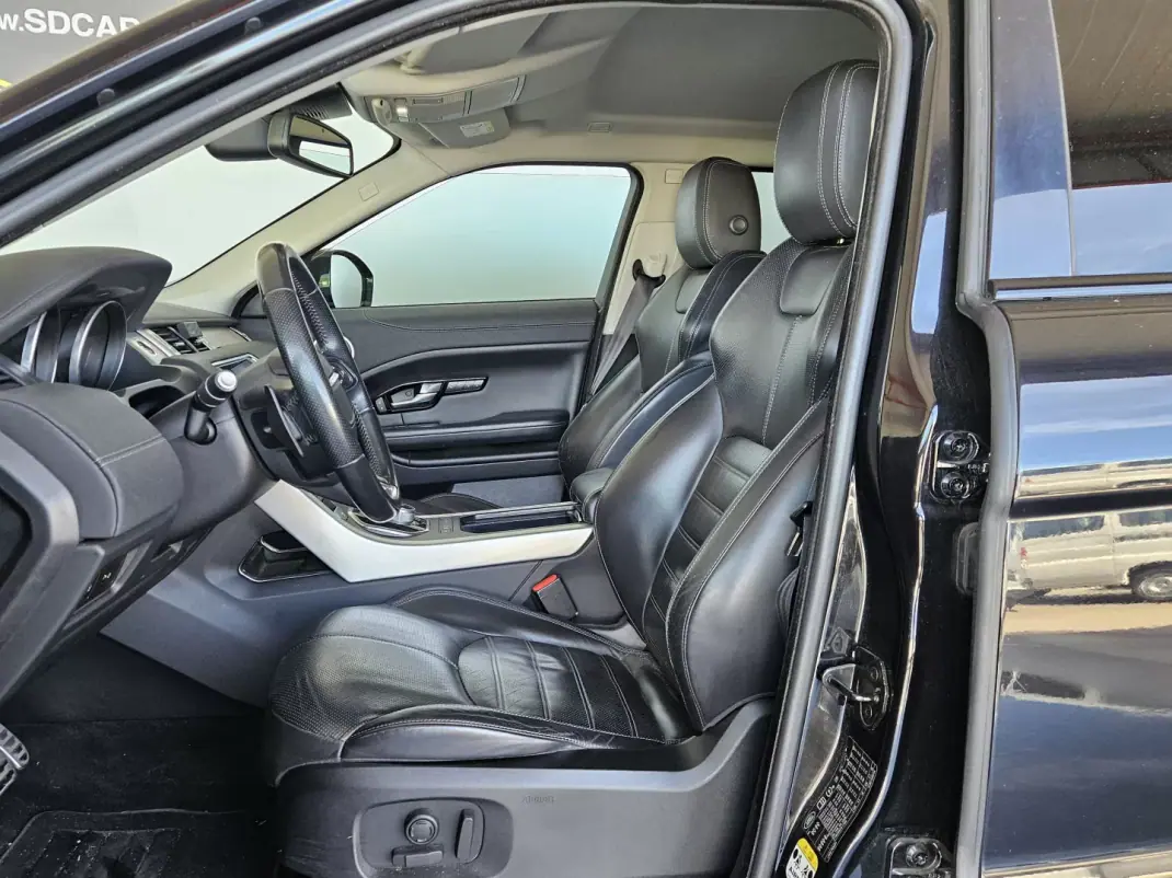 Land Rover EVOQUE 2017 - 16980 EUR, 197000 km - 197000km - foto 4 de 6