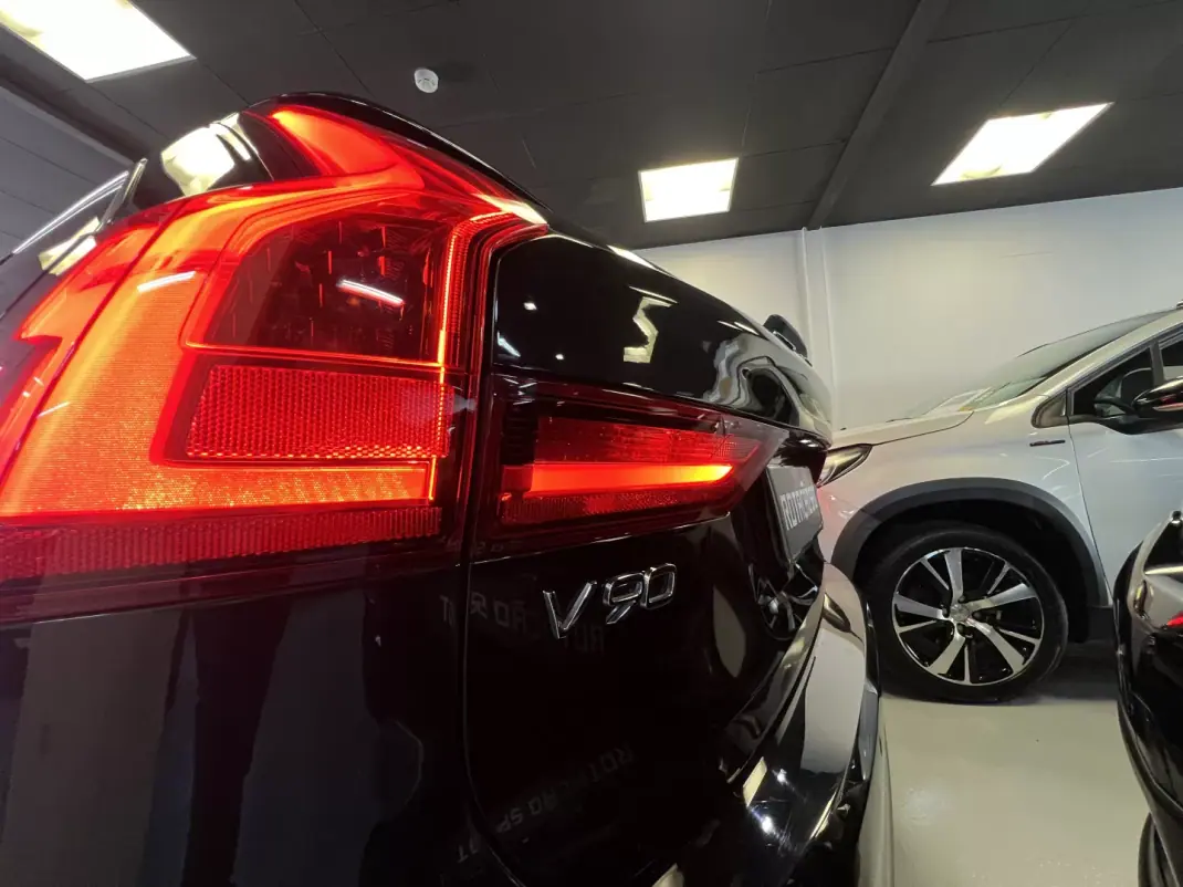 Volvo V90 2018 - 27490 EUR, 160000 km - AUTO.MOTO.pt - 160000km - foto 35 de 53