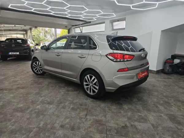 Hyundai i30 2019 - 14900 EUR, 43264 km - AUTO.MOTO.pt - 43264km - foto 5 de 33