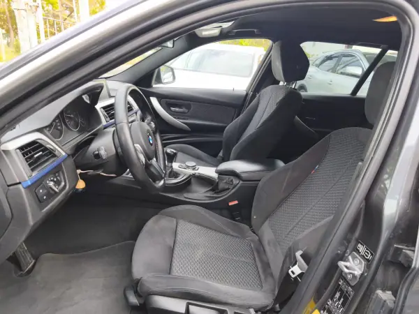BMW 318 2015 - 15900 EUR, 226000 km - AUTO.MOTO.pt - 226000km - foto 8 de 12