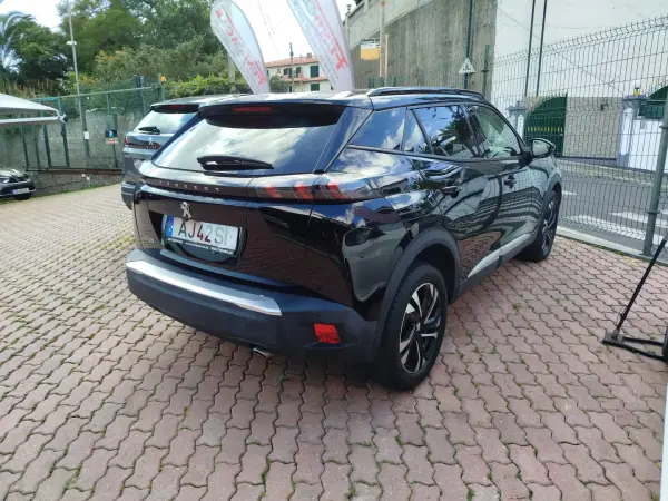 Peugeot 2008 2021 — photo 2 of 7