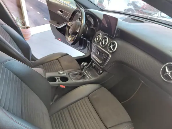 Mercedes-Benz A 180 2018 - 16900 EUR, 212000 km - AUTO.MOTO.pt - 212000km - foto 20 de 21